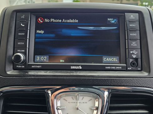 Used 2015 Chrysler Town & Country S w/ Driver Convenience Group FWD image 35