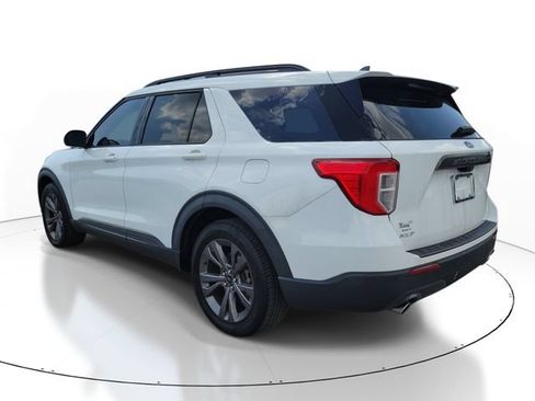 Certified 2021 Ford Explorer XLT w/ Equipment Group 202A RWD image 3