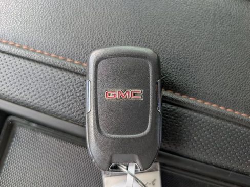 Used 2022 GMC Sierra 1500 AT4 w/ AT4 Preferred Package AWD/4WD image 32