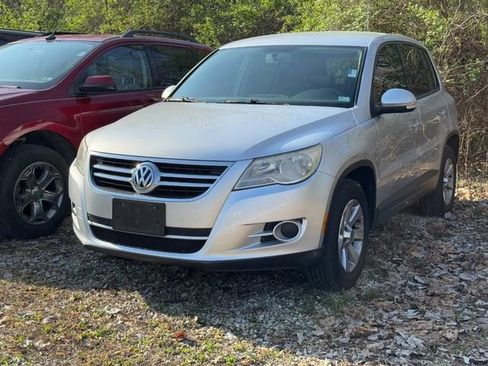 Used 2009 Volkswagen Tiguan S image 2