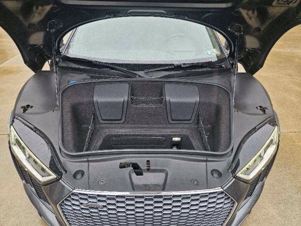 Used 2017 Audi R8 V10 w/ Carbon Exterior Package AWD/4WD image 32
