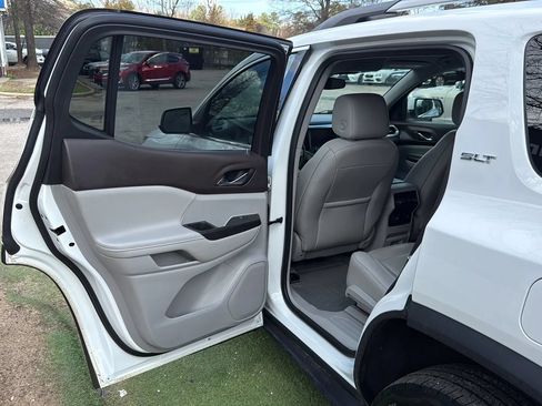 Used 2018 GMC Acadia SLT AWD/4WD image 21