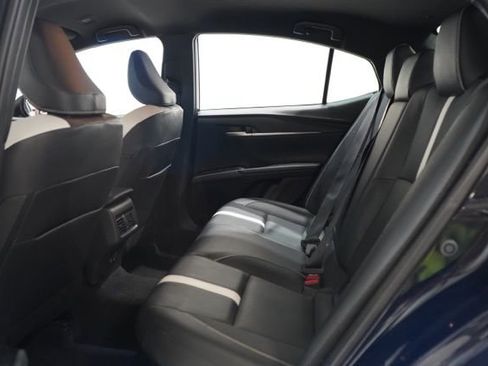 Used 2025 Toyota Camry SE image 31