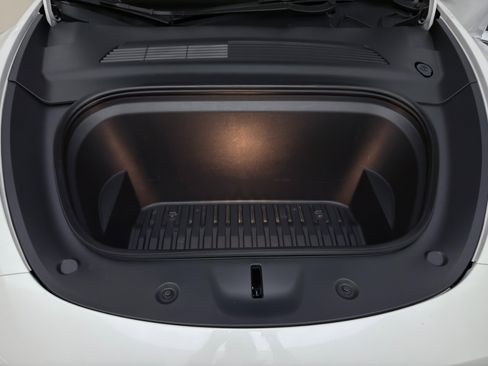 Used 2021 Tesla Model Y Long Range image 38