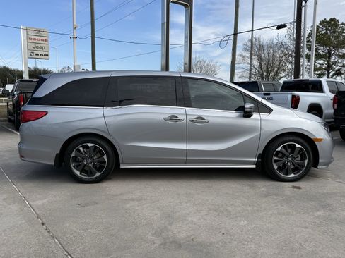 Used 2023 Honda Odyssey Elite image 3