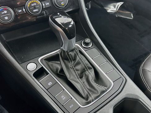 Used 2024 Volkswagen Jetta SE FWD image 20