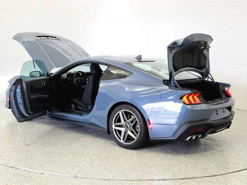 Used 2025 Ford Mustang GT RWD image 11