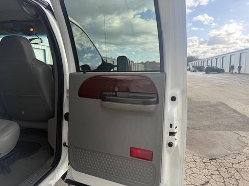 Used 2006 Ford F350 Lariat image 73