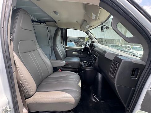 Used 2019 GMC Savana 2500 Extended w/ Driver Convenience Package RWD image 18
