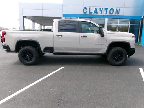 New 2026 Chevrolet Silverado 2500 ZR2 AWD/4WD image 2