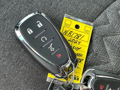 Used 2024 Chevrolet Equinox LT image 53