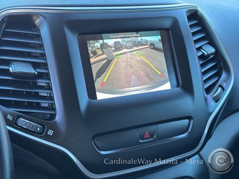 Used 2019 Jeep Cherokee Latitude Plus image 23