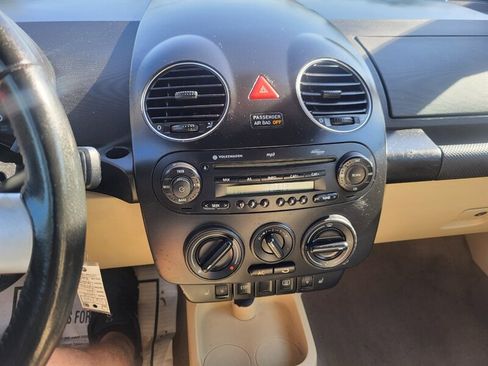 Used 2008 Volkswagen Beetle SE image 10