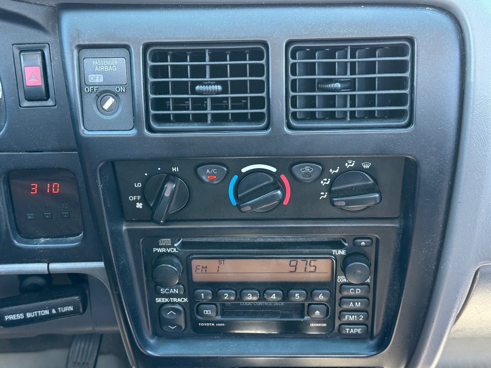 Used 2002 Toyota Tacoma 2WD Regular Cab image 25