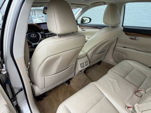 Used 2013 Lexus ES 300h image 25