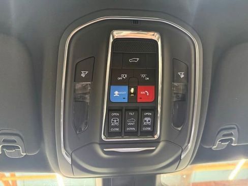 Used 2025 Jeep Wagoneer Series II w/ Premium Group I image 19