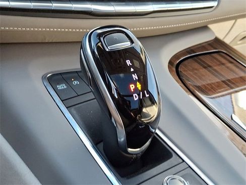 Certified 2022 Cadillac Escalade Premium Luxury Platinum image 18