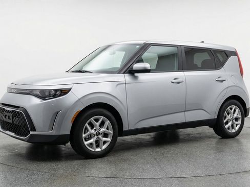 Used 2025 Kia Soul LX w/ LX Technology Package FWD image 3