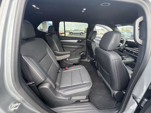 Used 2025 Buick Enclave Preferred AWD/4WD image 15