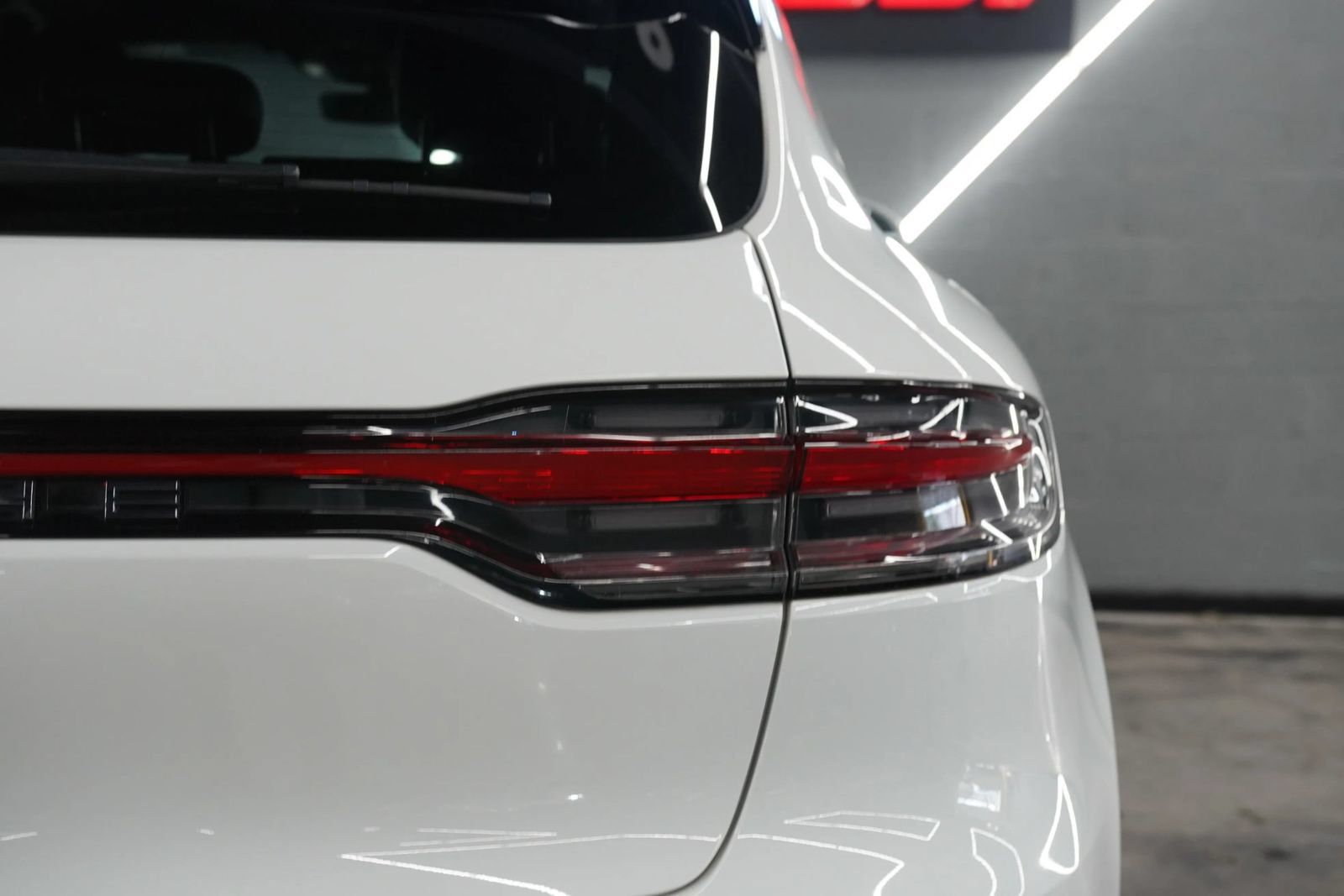 Used 2019 Porsche Macan AWD/4WD image 19