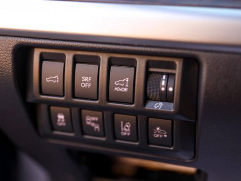 Used 2017 Subaru Outback 3.6R Limited image 9