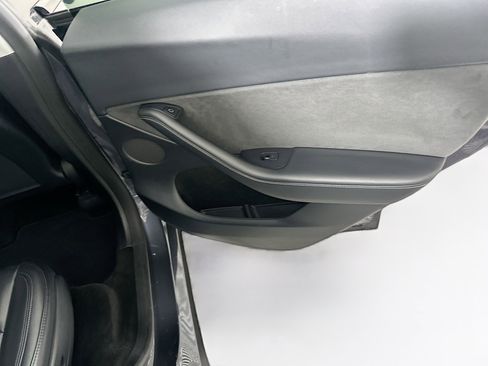 Used 2023 Tesla Model Y Long Range AWD/4WD image 30