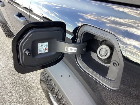 New 2025 Ford Bronco Badlands image 16