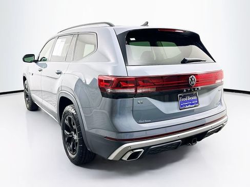 Used 2025 Volkswagen Atlas Peak Edition SE AWD/4WD image 6