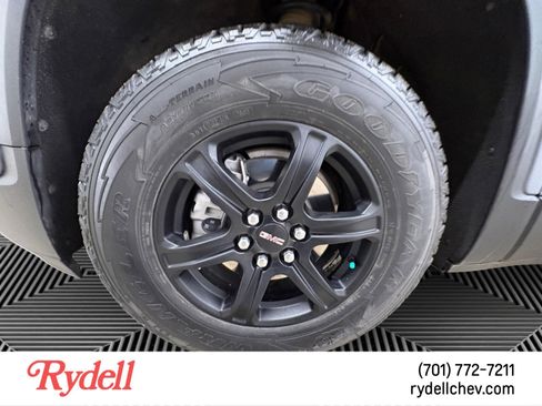 Used 2021 GMC Acadia AT4 w/ Technology Package image 9