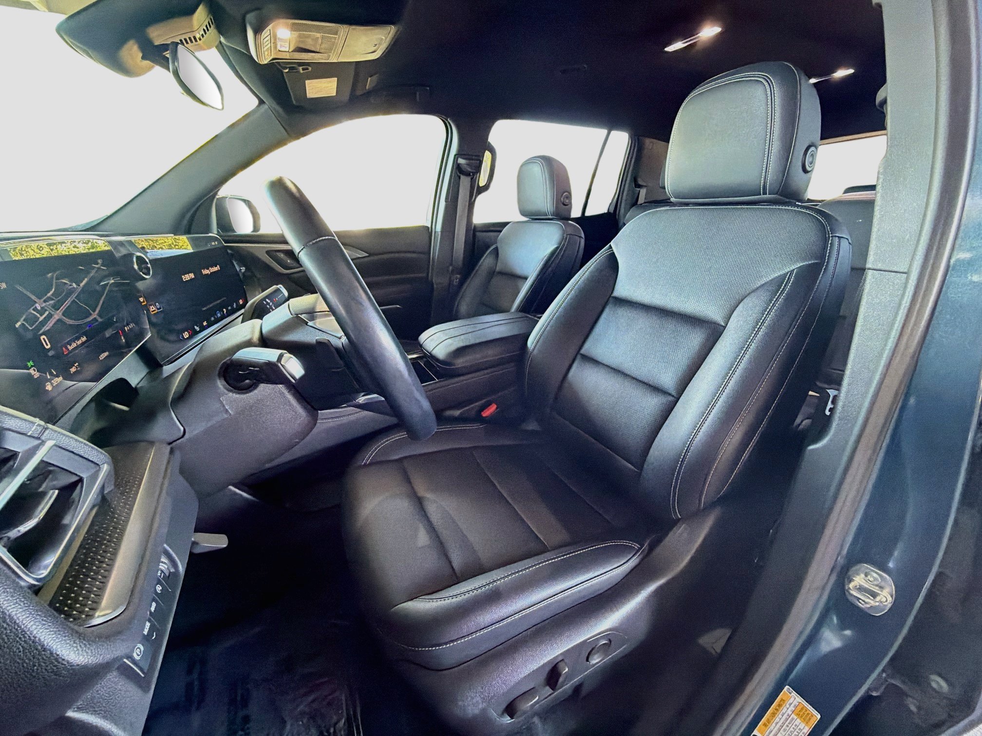 Used 2025 Chevrolet Traverse LT AWD/4WD image 13