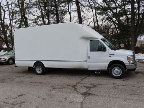 Used 2011 Ford E-350 and Econoline 350 Super Duty image 8