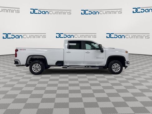 Used 2025 Chevrolet Silverado 2500 LT w/ Convenience Package image 9
