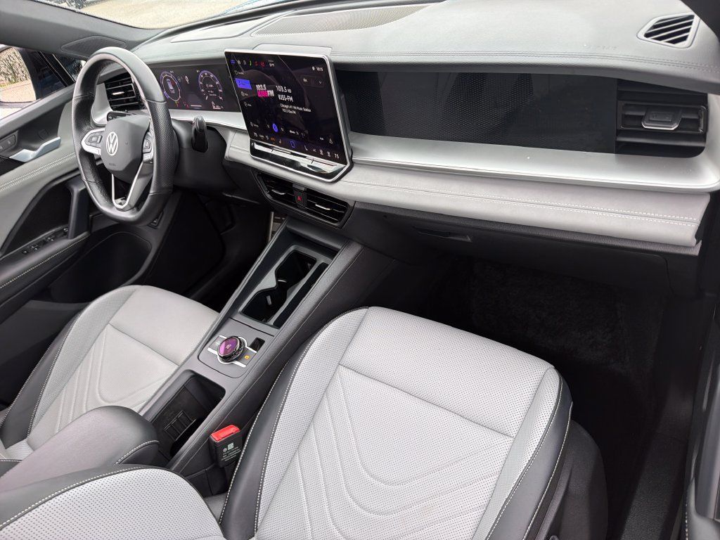 Certified 2026 Volkswagen Tiguan SE R-Line AWD/4WD image 26