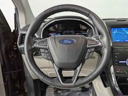 Used 2020 Ford Edge Titanium image 29