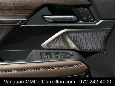 New 2026 GMC Acadia Denali Ultimate w/ LPO, Floor Liner Package AWD/4WD image 21