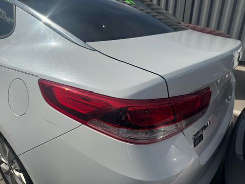 Used 2016 Kia Optima LX w/ Option Group 014 FWD image 7