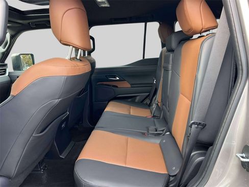 Certified 2024 Lexus GX 550 w/ Cold Area Package image 11