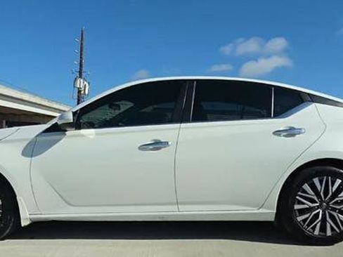 Used 2023 Nissan Altima 2.5 SV image 4