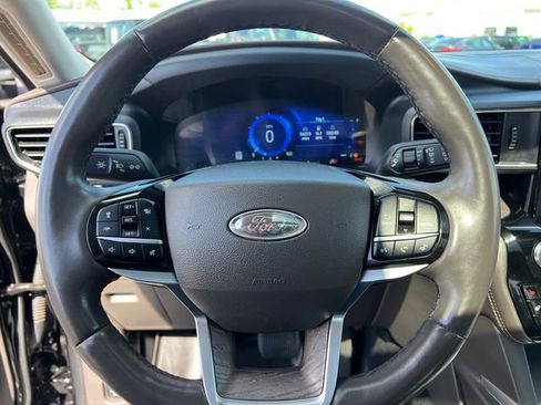 Used 2023 Ford Explorer Platinum w/ Technology Package AWD/4WD image 15