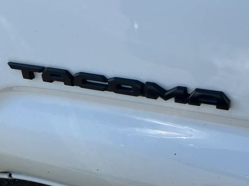 Used 2019 Toyota Tacoma TRD Off-Road w/ TRD Premium Off Road Package AWD/4WD image 20