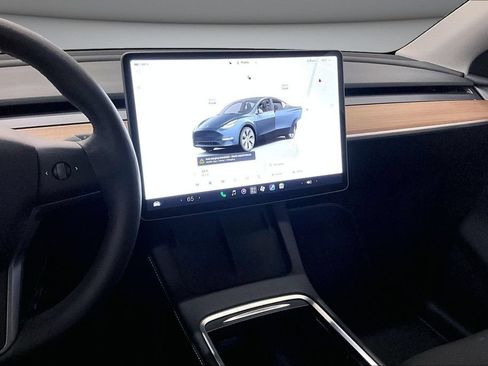 Used 2024 Tesla Model Y Long Range AWD/4WD image 9