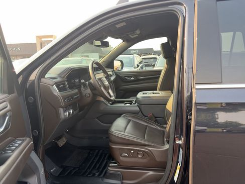 Used 2023 GMC Yukon Denali AWD/4WD image 12