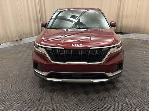 Used 2024 Kia Carnival EX image 2