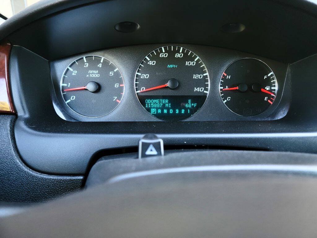 Used 2007 Chevrolet Impala LT FWD image 12