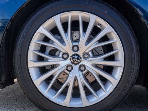 Used 2018 Toyota Camry L image 8