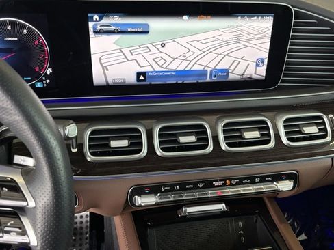 Used 2025 Mercedes-Benz GLS 450 4MATIC image 21