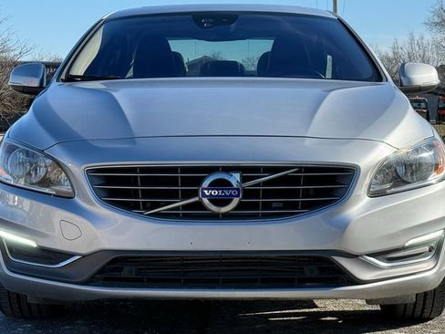 Used 2017 Volvo S60 T5 Inscription image 9