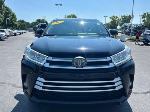 Used 2017 Toyota Highlander SE AWD/4WD image 2