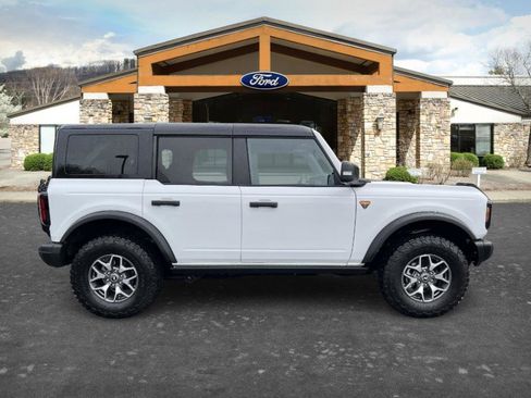 Used 2025 Ford Bronco Badlands AWD/4WD image 4