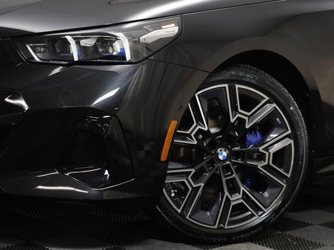 New 2026 BMW 530i xDrive w/ M Sport Package AWD/4WD image 4